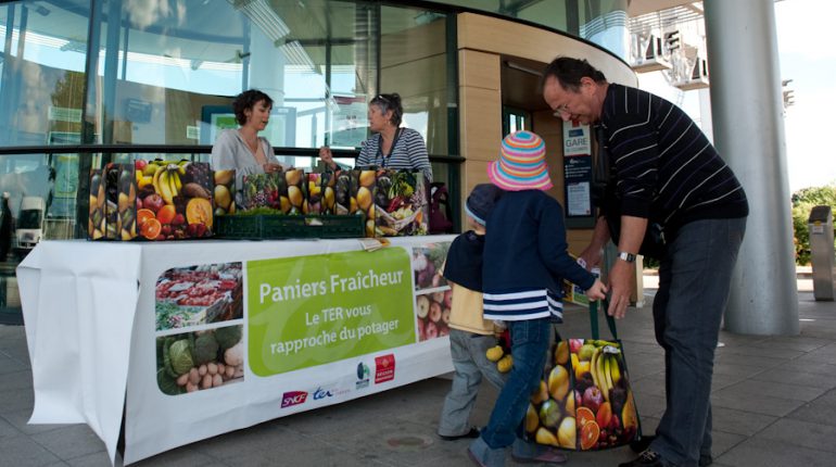 Bernard Raynaud livre ses paniers aux gares de Colomiers, Portet et Muret