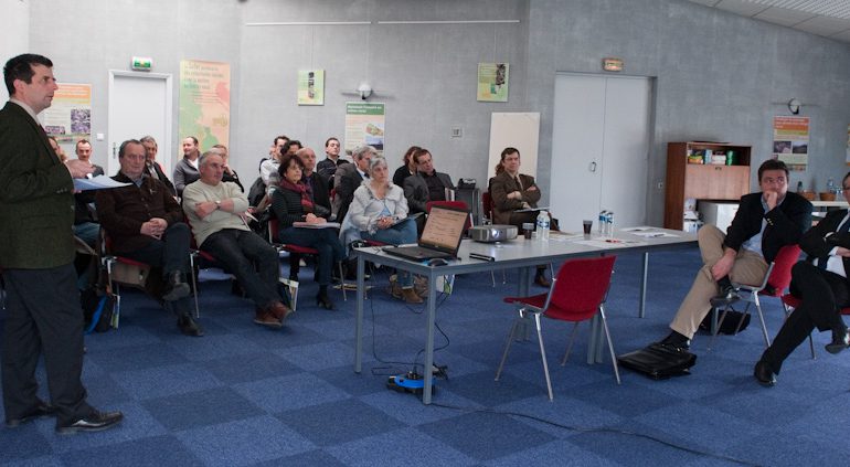 Une fois par an, la Safer GHL s’accorde un temps de réflexion et d’échanges, dans chacun de ses départements, avec ses partenaires techniques et institutionnels (à gauche, Henri de Ferluc et à droite, Laurent Forest et Michel Baylac)