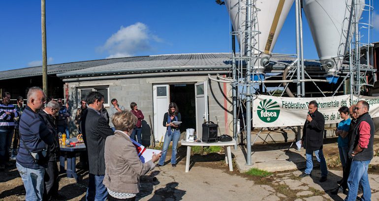 Le syndicalisme tire la sonnette d'alarme sur la situation catastrophique de la filière laitière du département.