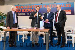 Patrick Corbin (GrDF), Jean-Pierre Laborie (Eden biogaz), Martin Malvy (Conseil Régional) et Bruno Lechevin (ADEME), lors de la signature de la 1ère convention d’injection régionale.