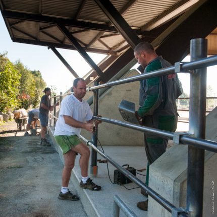 Les organisateurs et les salariés de la Mairie mettent la dernière touche aux installations du foirail de St Gaudens.