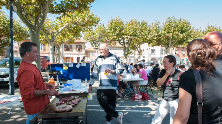 Les éleveurs du Savès ont mis l'ambiance sur la place de St Clar.