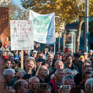 Les manifestants plaident pour un traitement médiatique équitable.