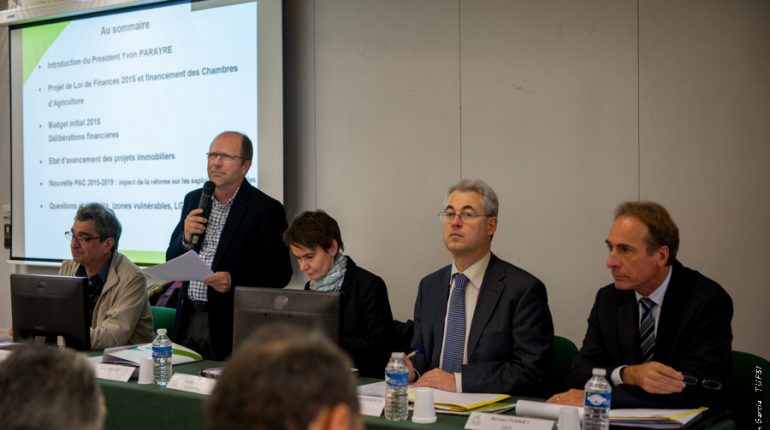 Yvon Parayre (micro) proteste contre les ponctions financières dans le budget des Chambres d'Agriculture.