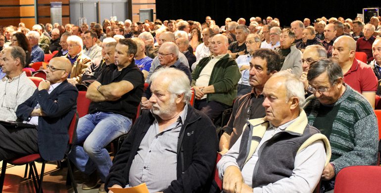 450 personnes très attentives à l'exposé du Président Jean-Bernard Portet.