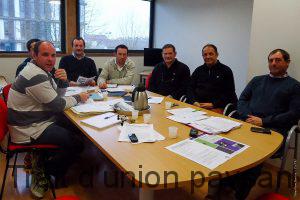 Ludovic Calvet (à droite) prépare le concours de St Gaudens avec les partenaires de l'évènement. De g. à dr.: Eric Dinnat et Yves Salles (ACVA), Sébastien Suspène (CDA31), Eric Barnay (abattoir de St Gaudens et Jean-Pierre Gajan (groupe gascon)