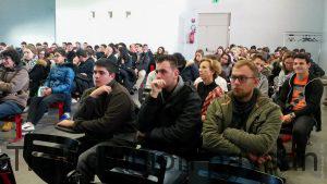 Avant la pratique, la théorie, avec une conférence de l’association Arbres et paysages d'Autan sur l'agroforesterie (photo: V.Foulquier)