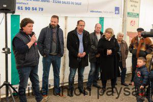 Patrick Pintat (micro) avec Matthieu Navarro (communauté de communes Cagire Garonne Salat) et Jean-Pierre Duprat (maire de Salies).