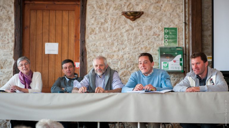 de gauche à droite : Marie-Claire Gallais (comptable), Florent Taffarello (CUMA du Cabanial), Serge Barthès (Vice-Président), Patrice Ramond (Président) et Olivier Calmettes (Trésorier).