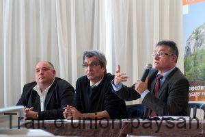 Michel Baylac (au micro) débat avec les participants aux côtés de Didier Vidal (à gauche), représentant de l'Ariège, et Bernard Sicard, pour la Haute-Garonne