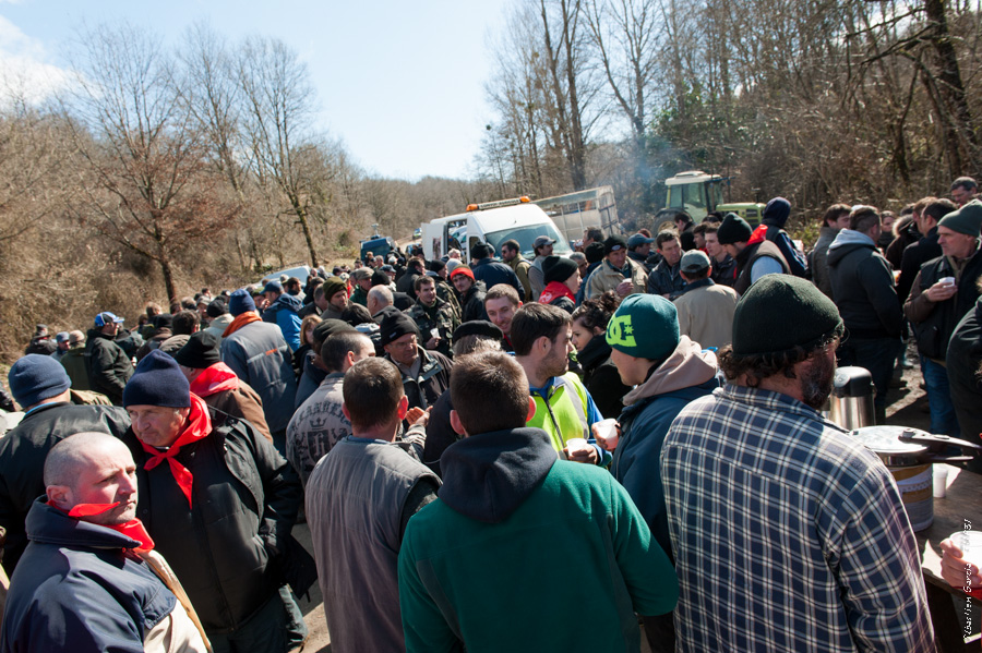 Sivens, retenue, évacuation, barrage, ZAD, zadistes, agriculteurs, tensions, manifestation, FNSEA, JA, FDSEA 31, irrigation, Tescou, Conseil Général, Tarn, Trait d'union paysan, tup, tup31, élevage, céréales, viticulture, vaches, bovins, Toulouse, ovins, lait, viande, chevaux, brebis, chèvres, environnement, paysans, Haute-Garonne, chambre d'agriculture, Pyrénées, agriculture, photos ©Sébastien Garcia