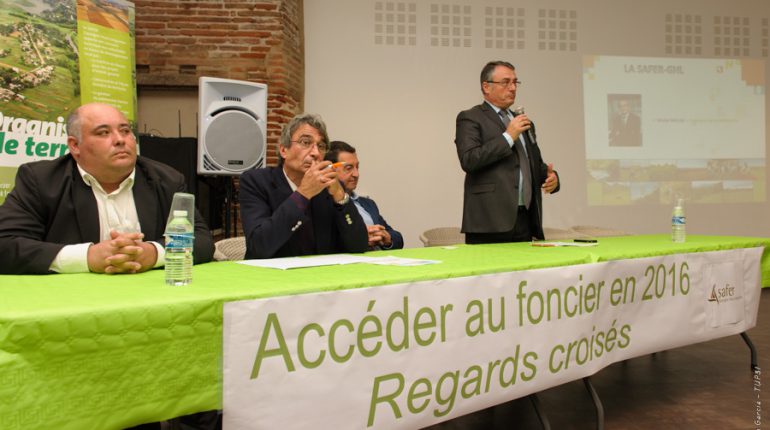 Michel Baylac (avec, de g. à dr., Didier Vidal, Bernard Sicard et Bernard Bros) a arbitré des débats nourris sur le contrôle des structures.